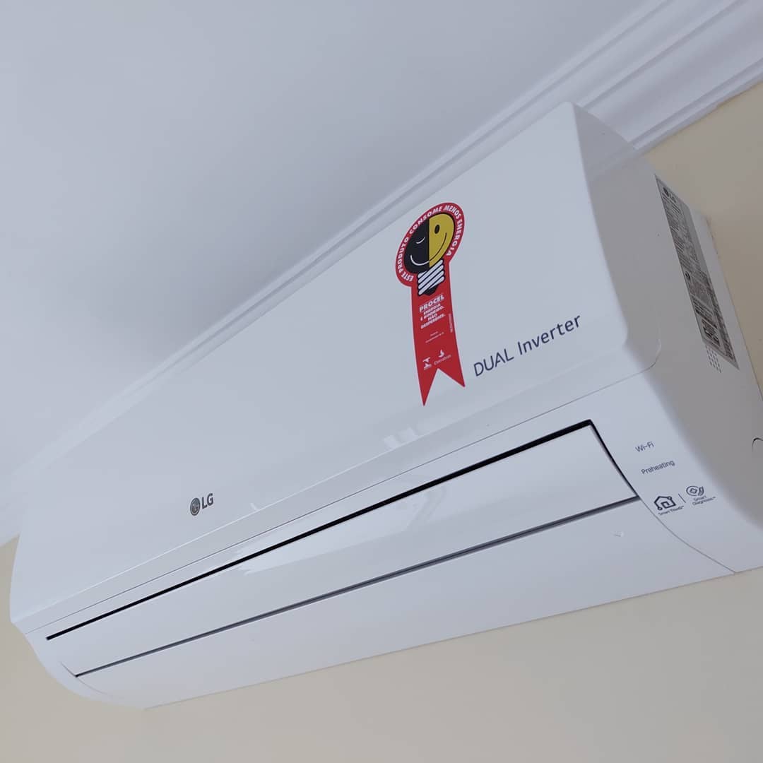 Técnico Climar Angra instalando ar condicionado Split em residência de Angra dos Reis